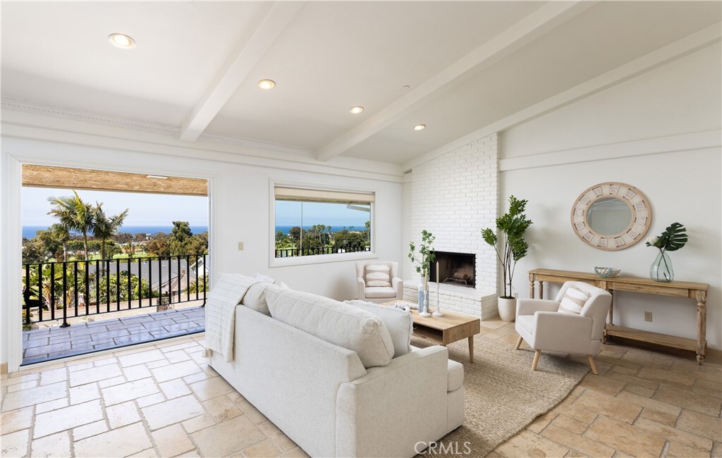 Property Photo: 318 Avenida Costanso CA 92672