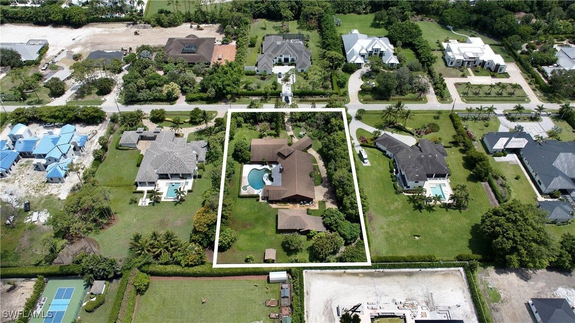 Property Photo:  117 North Street  FL 34108