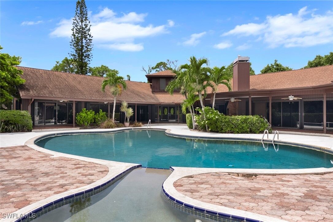 Property Photo:  117 North Street  FL 34108 