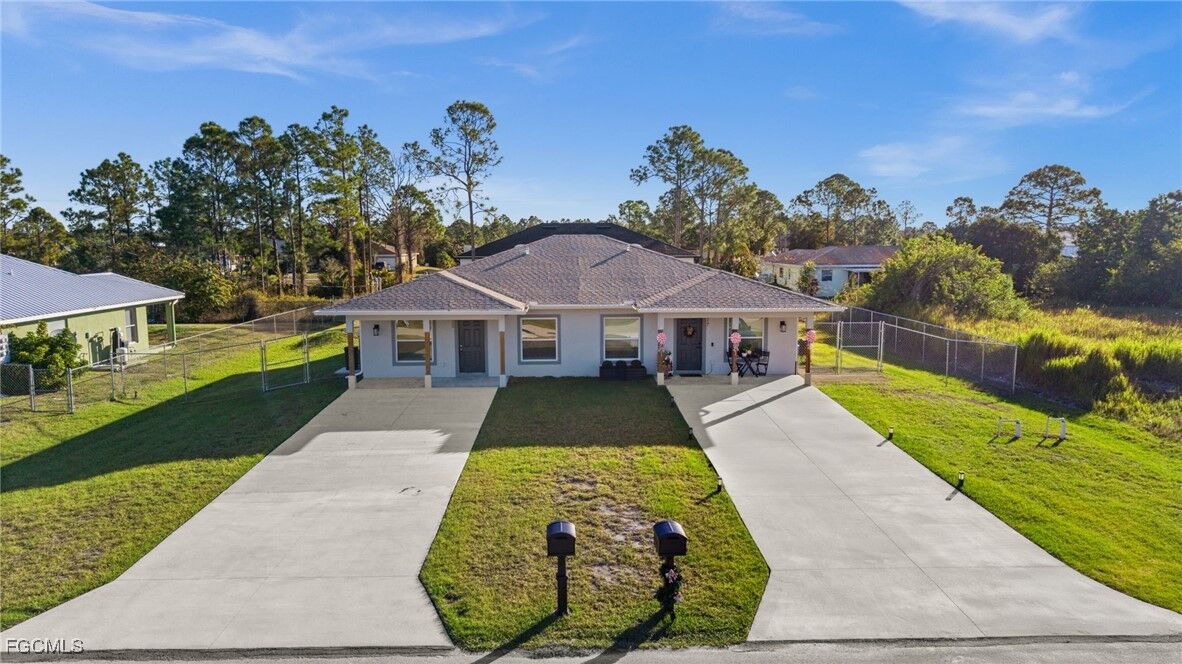 Property Photo:  915 Graystone Avenue  FL 33974 