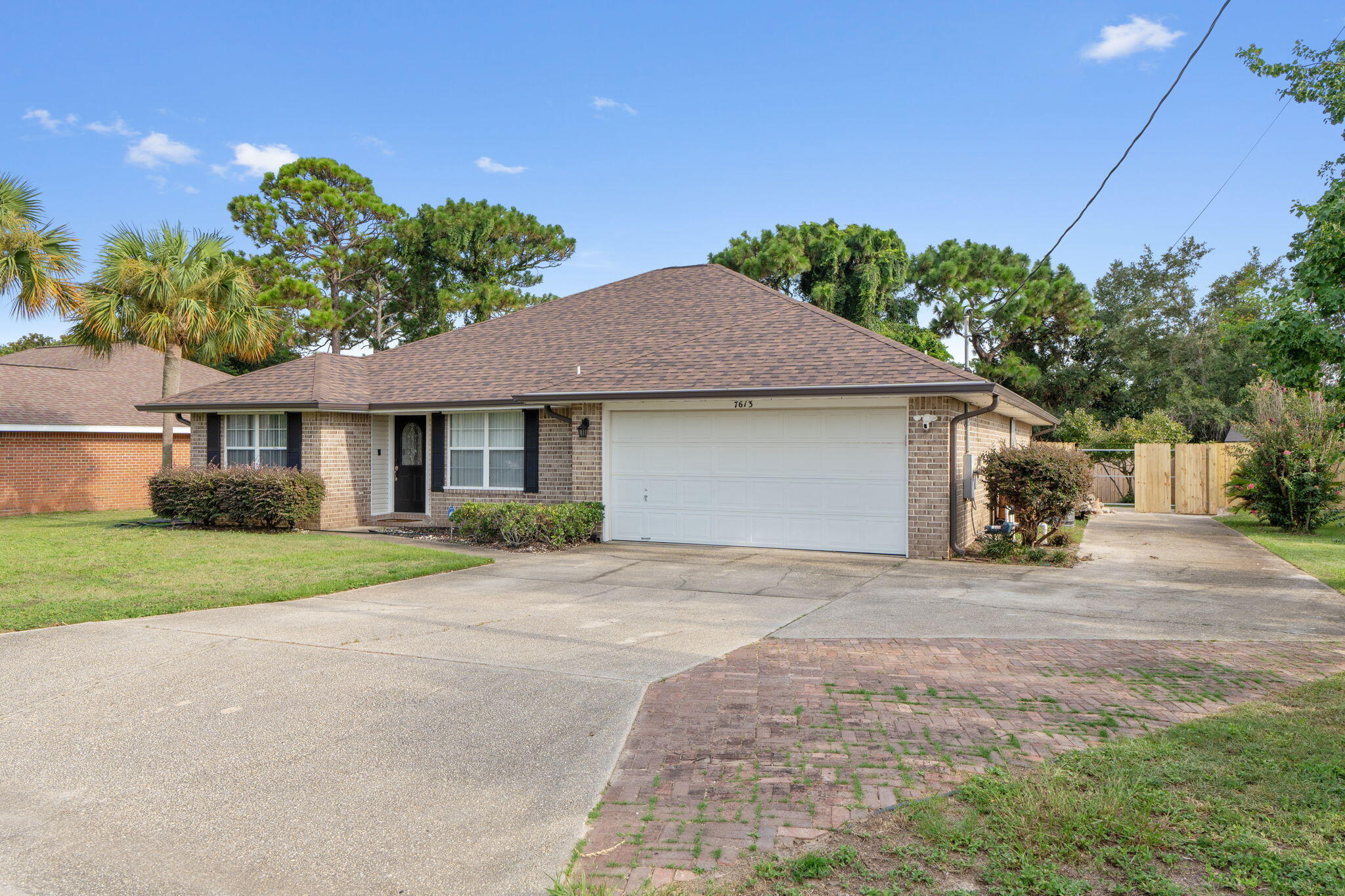 Property Photo: 7613 Marthas Way Way FL 32566