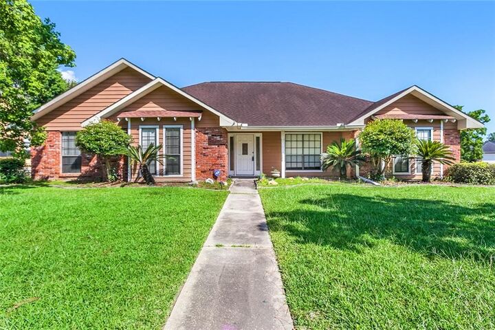 Property Photo: 845 Cross Gates Boulevard LA 70461