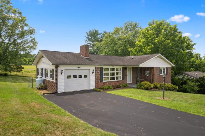 Property Photo:  2070 Twin Oaks Avenue  VA 24301 