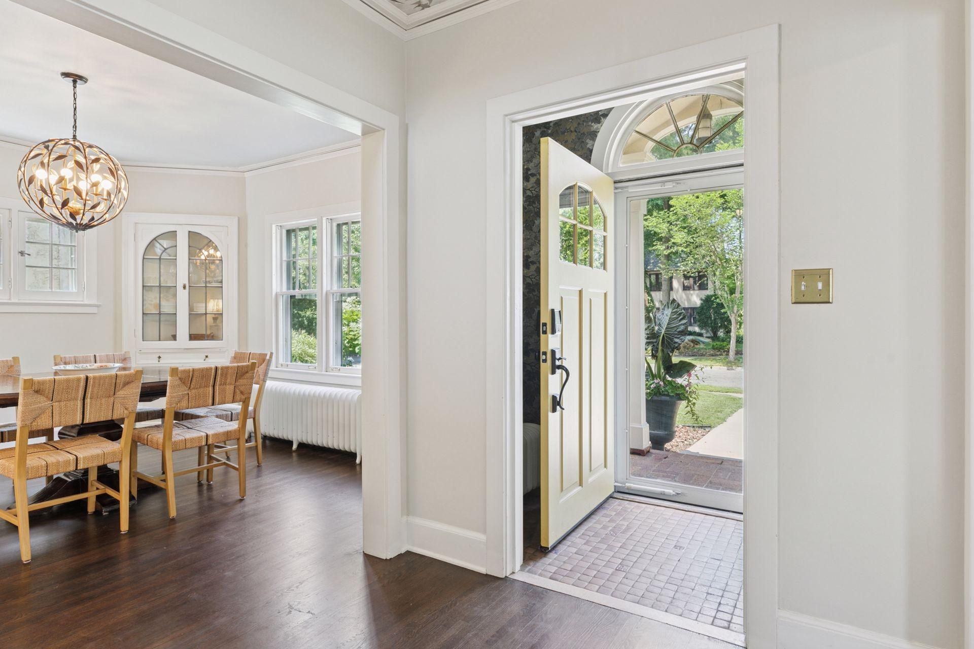 Property Photo:  2262 Riverwood Place  MN 55104 