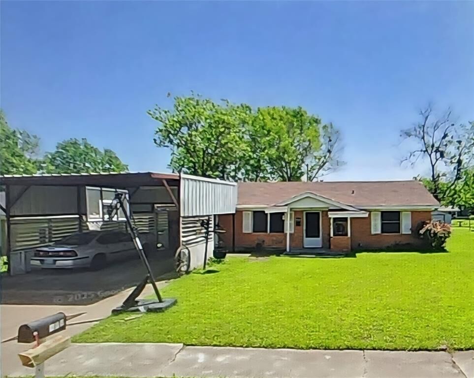 Property Photo:  718 Contour Drive  TX 76667 