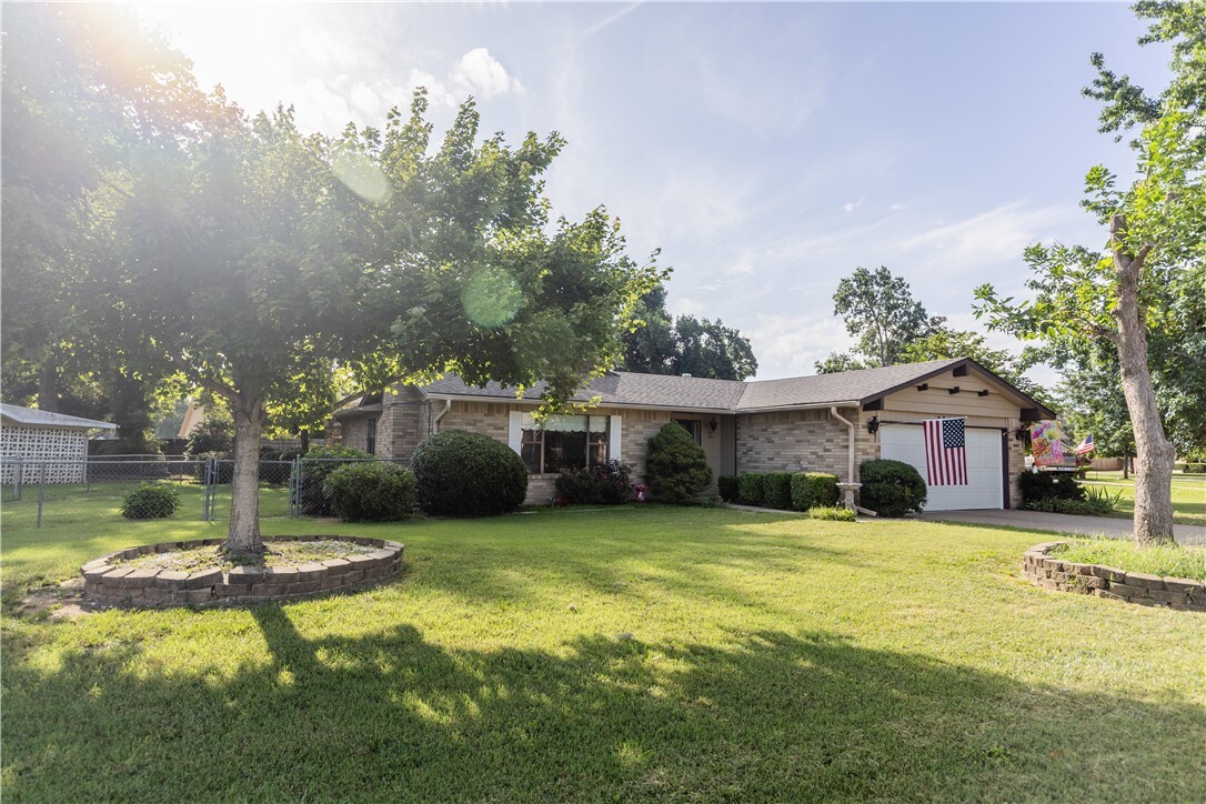 Property Photo: 2815 W Highland Drive AR 72756