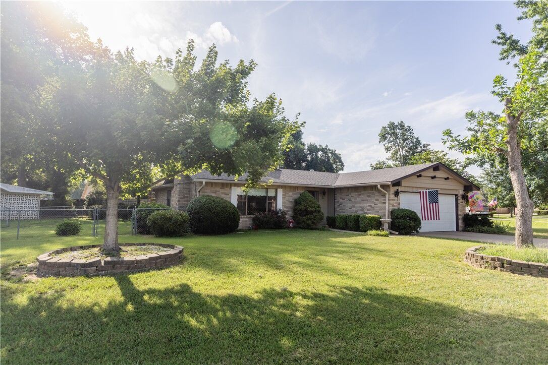 Property Photo:  2815 W Highland Drive  AR 72756 