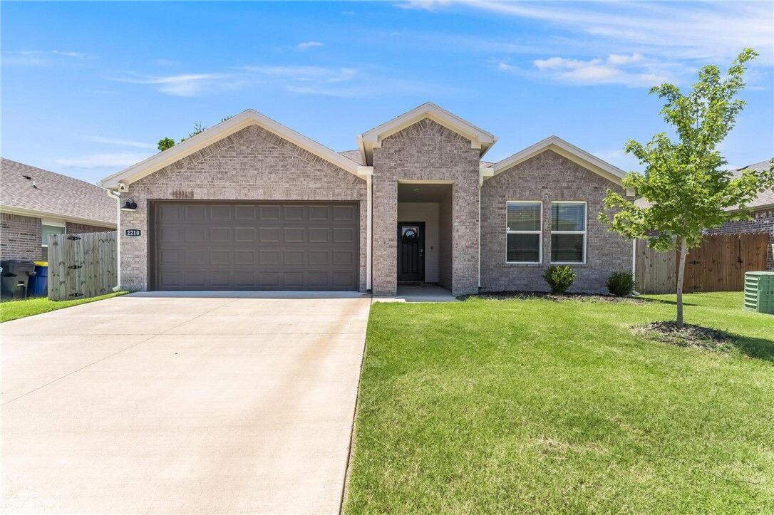 Property Photo: 2210 S 10th Street AR 72758