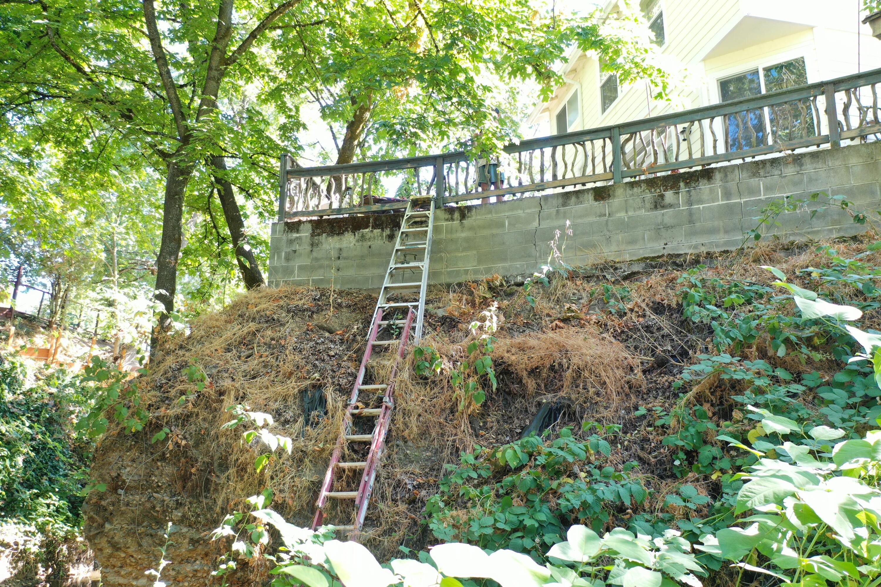 Property Photo: 253 SW Central Avenue OR 97526
