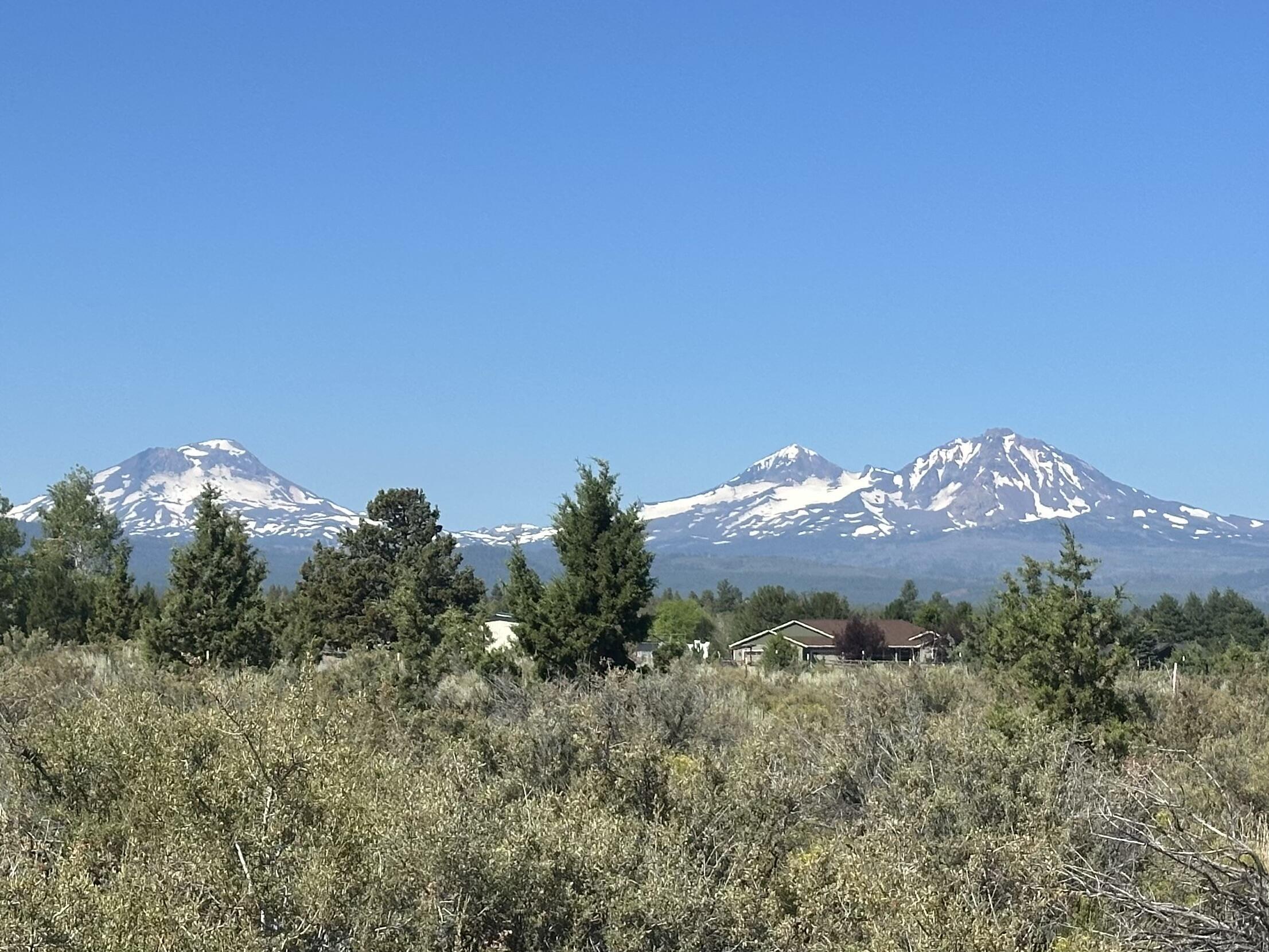 Property Photo: 66985 Lance Road OR 97703