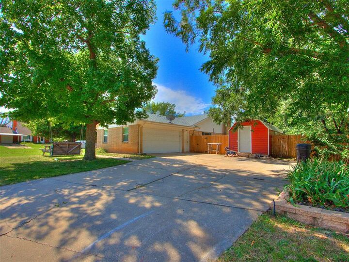 Property Photo:  414 NE 20th Street  OK 73160 