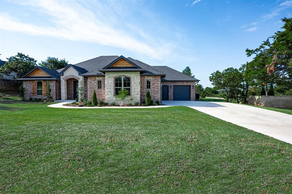 Property Photo: 8241 Buffalo Ridge OK 73007