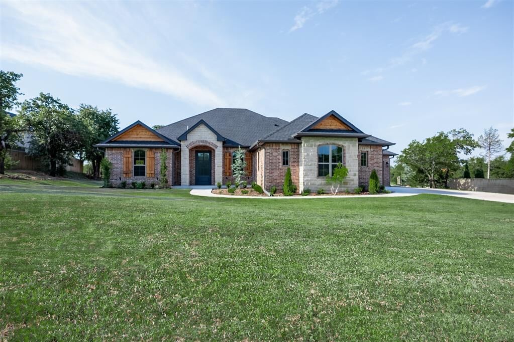 Property Photo:  8241 Buffalo Ridge  OK 73007 