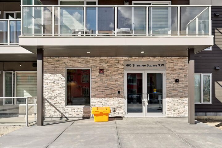 Property Photo: 660 Shawnee Square SW 104 AB T2Y 2N6