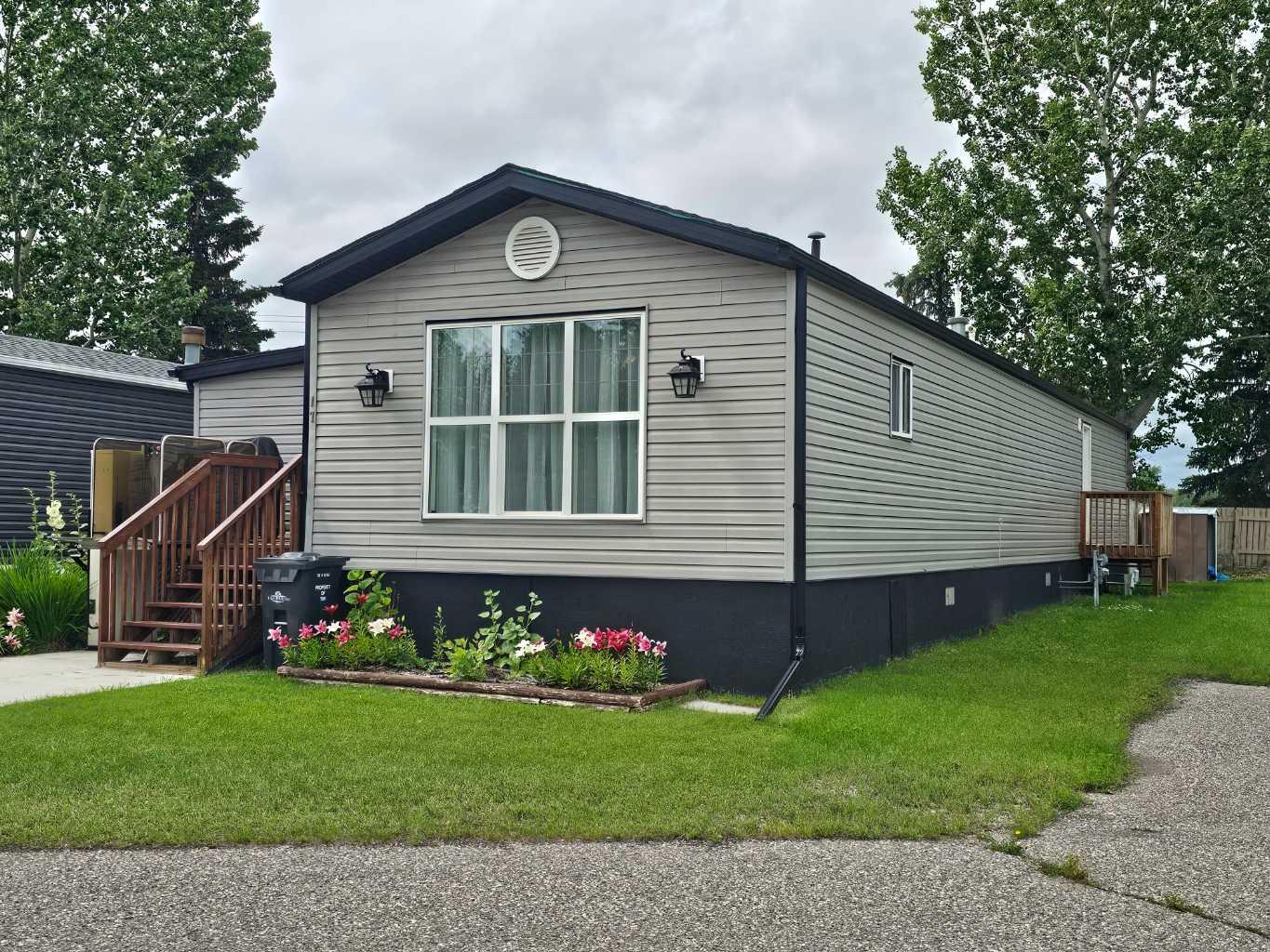 Property Photo: 17 Homestead Way SE AB T1V 1J7