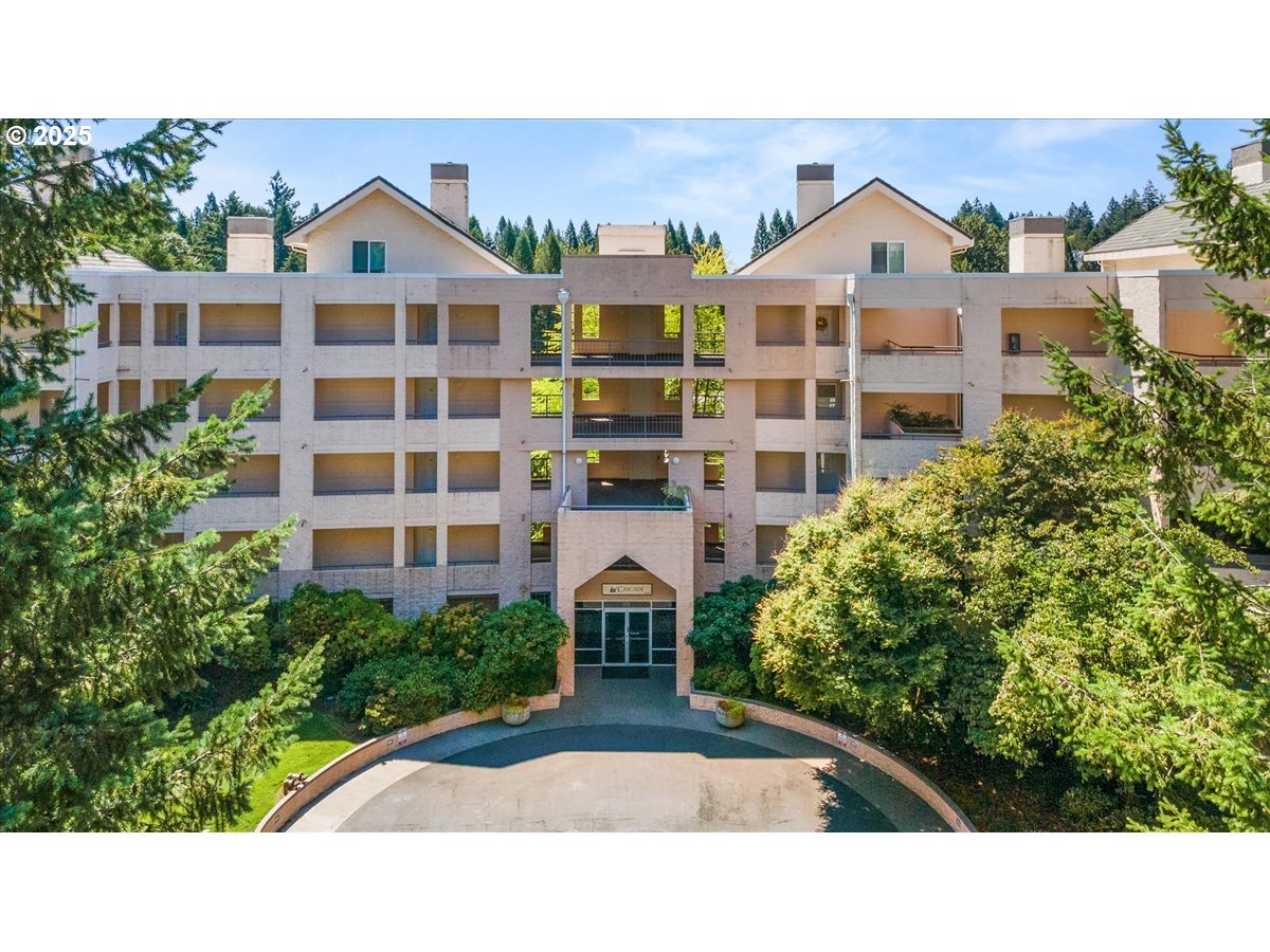 Property Photo: 6685 W Burnside St 350 OR 97210