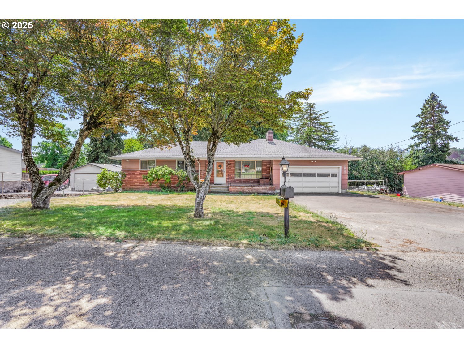 Property Photo:  1852 SE Rosebrier Ct  OR 97267 