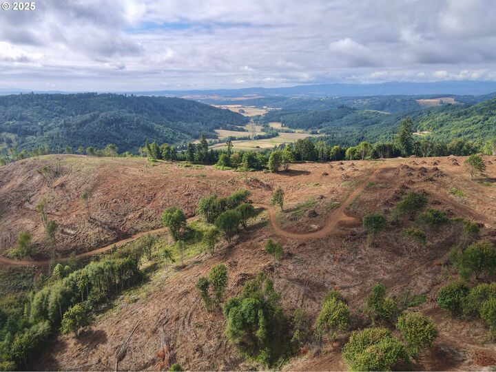 Property Photo: 11894 SW Dupee Valley Rd OR 97128