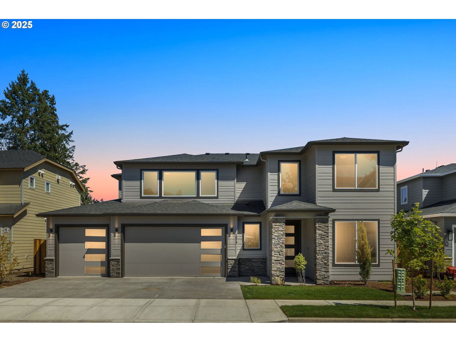 Property Photo: 1079 NW Alma Ct OR 97124