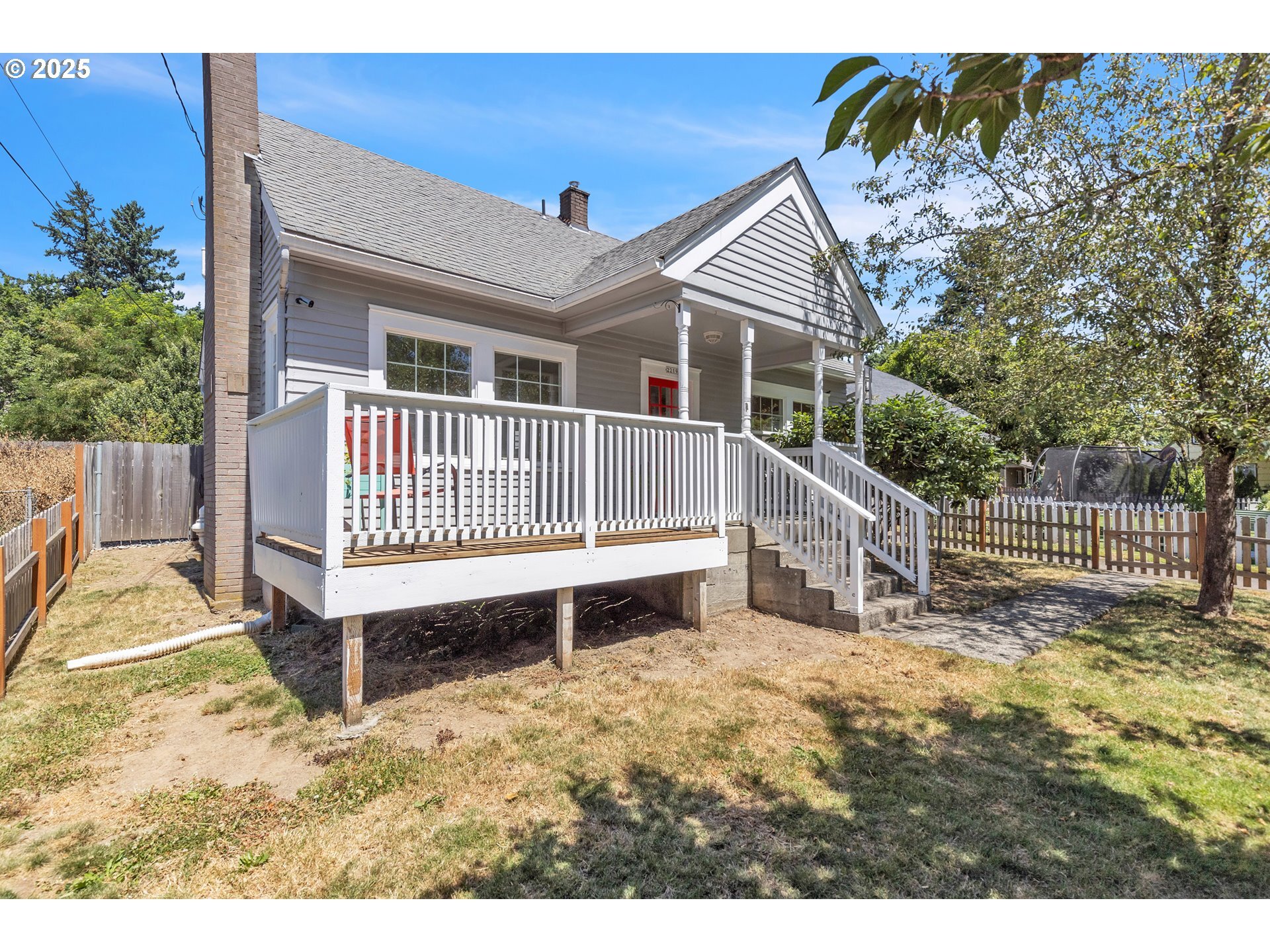 Property Photo: 2219 SW 6th Ave WA 98607