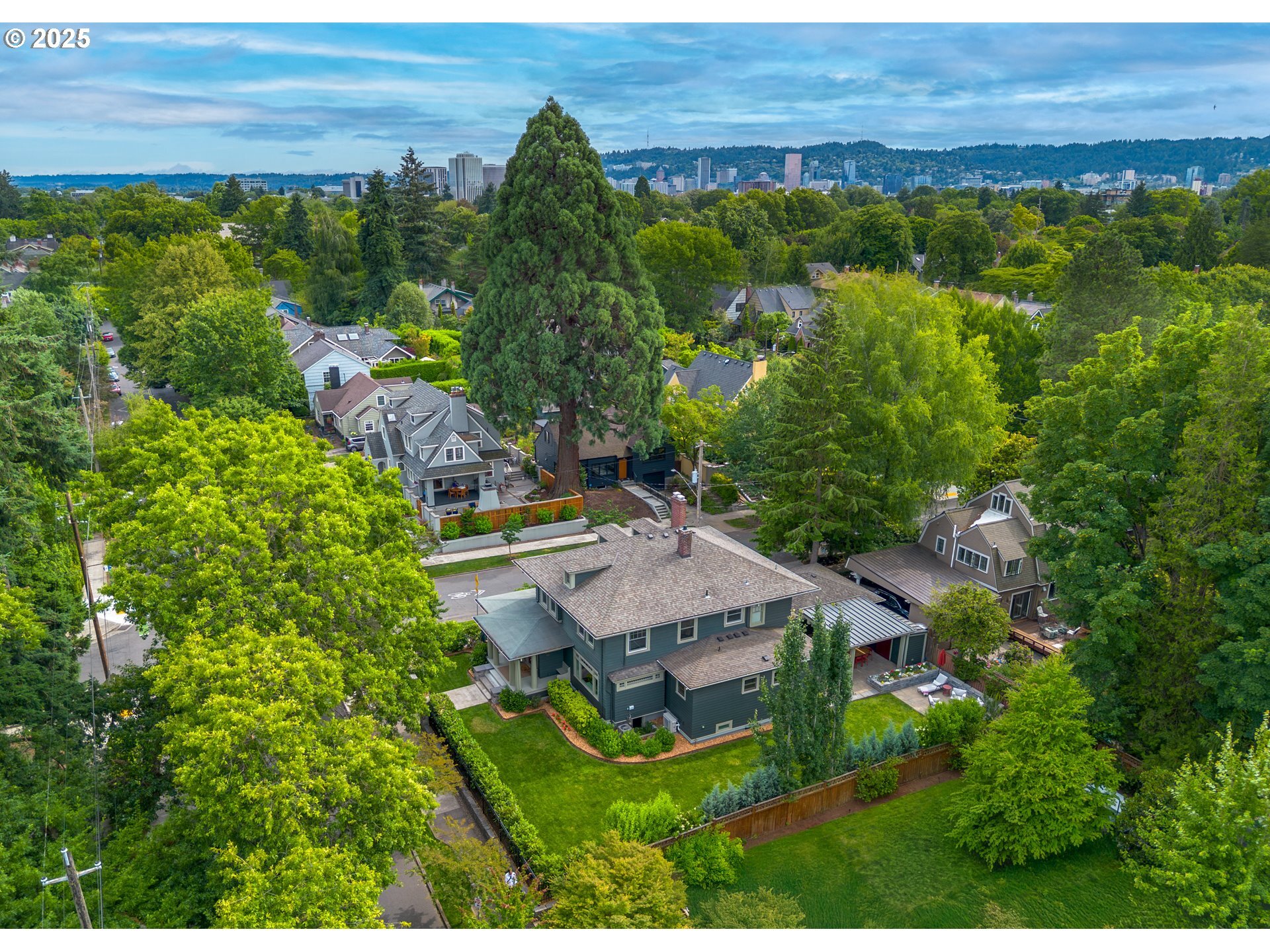 Property Photo: 3103 NE 15th Ave OR 97212