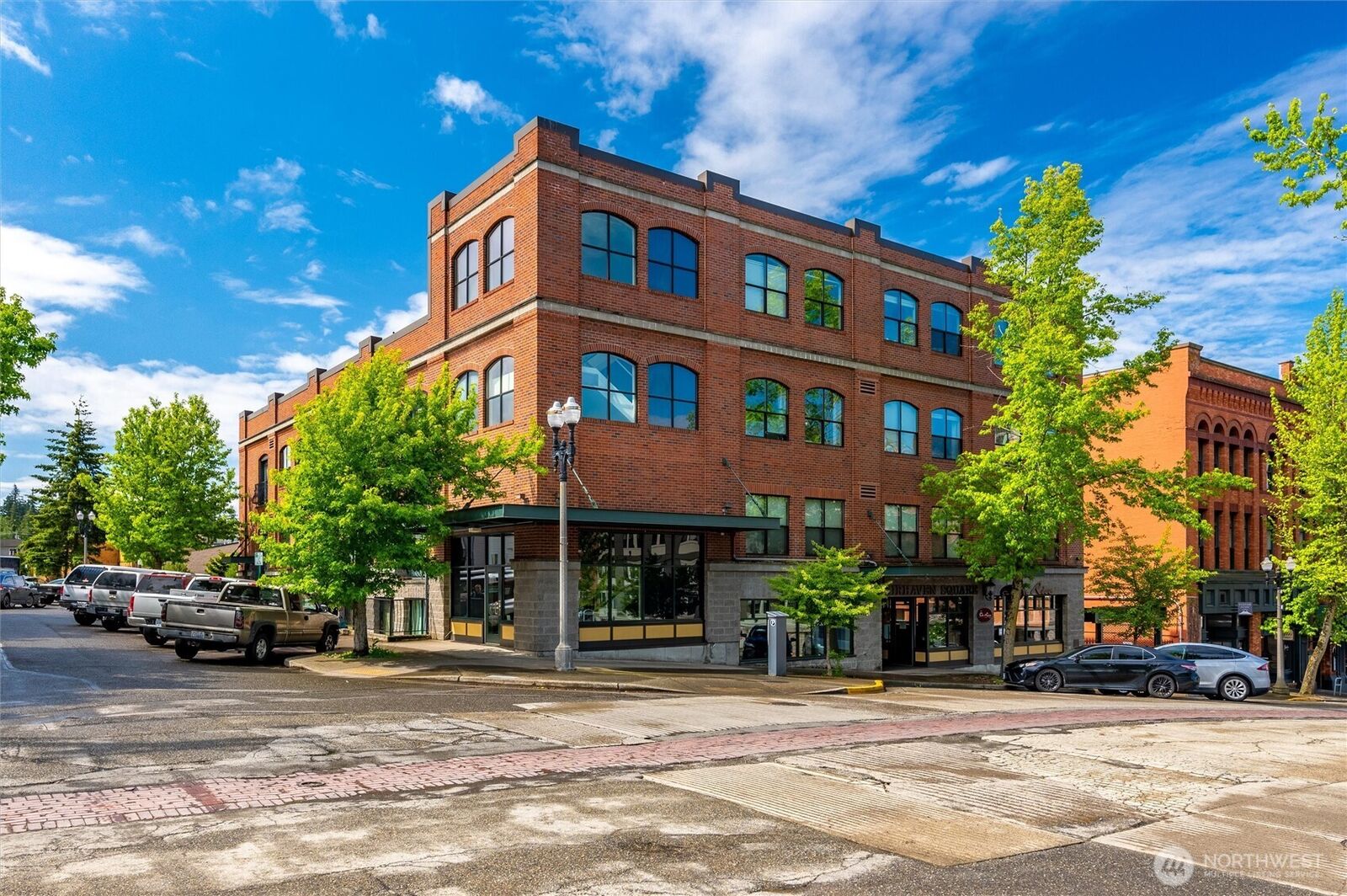 Property Photo: 1224 Harris Avenue 207 WA 98225