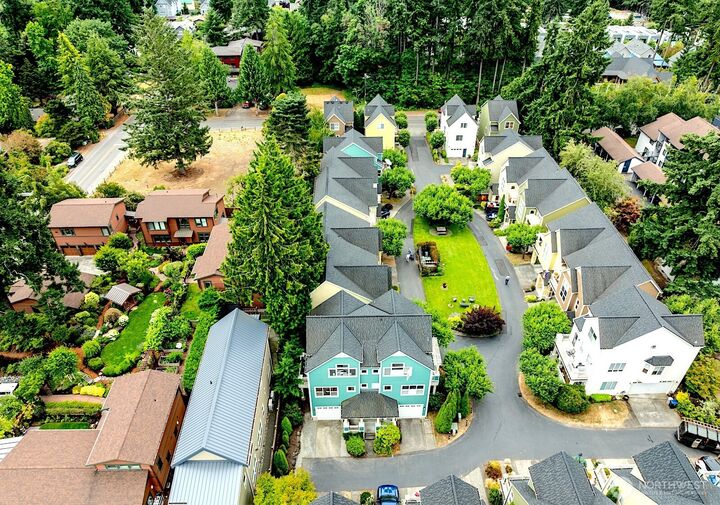 Property Photo: 346 Wyatt Way NE 10 WA 98110