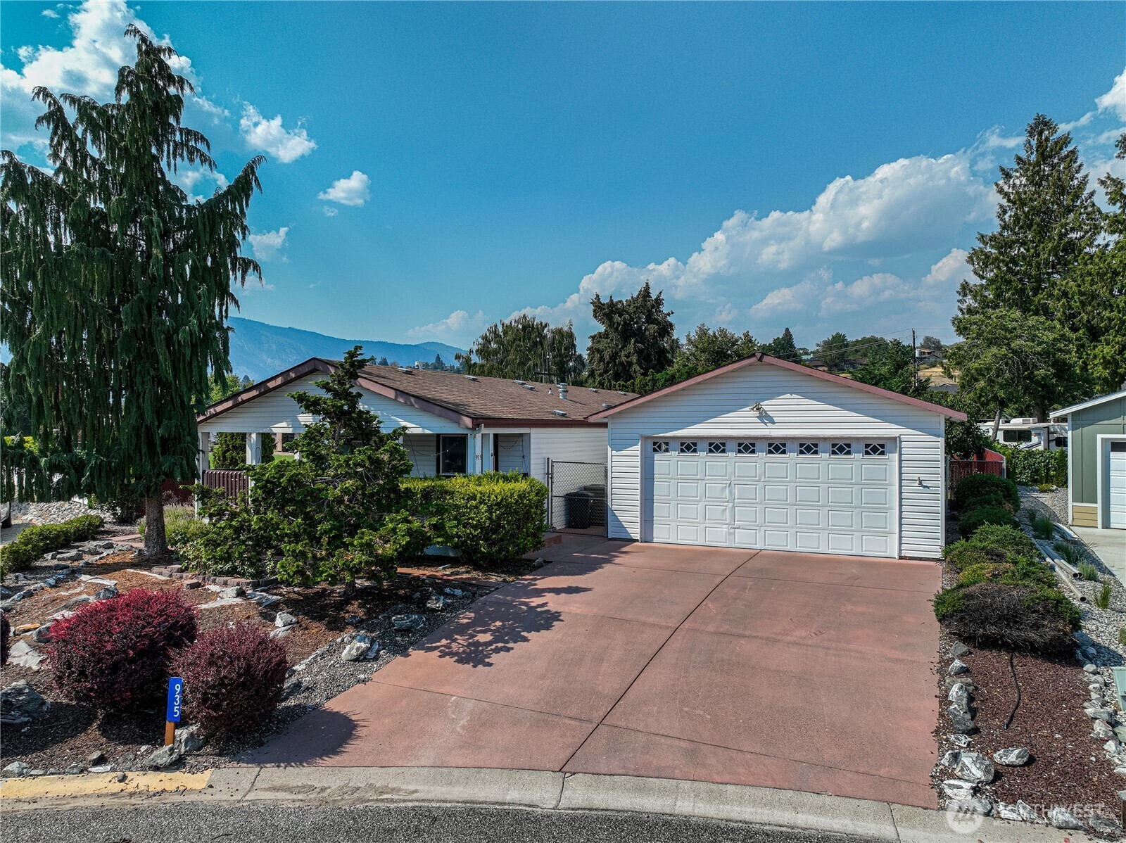 Property Photo: 935 Sunrise Drive WA 98831