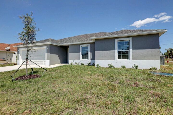 Property Photo:  325 SW Ridgecrest Drive  FL 34953 