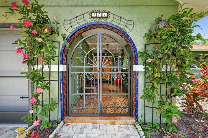 Property Photo:  401 NE Oleander Avenue  FL 34952 
