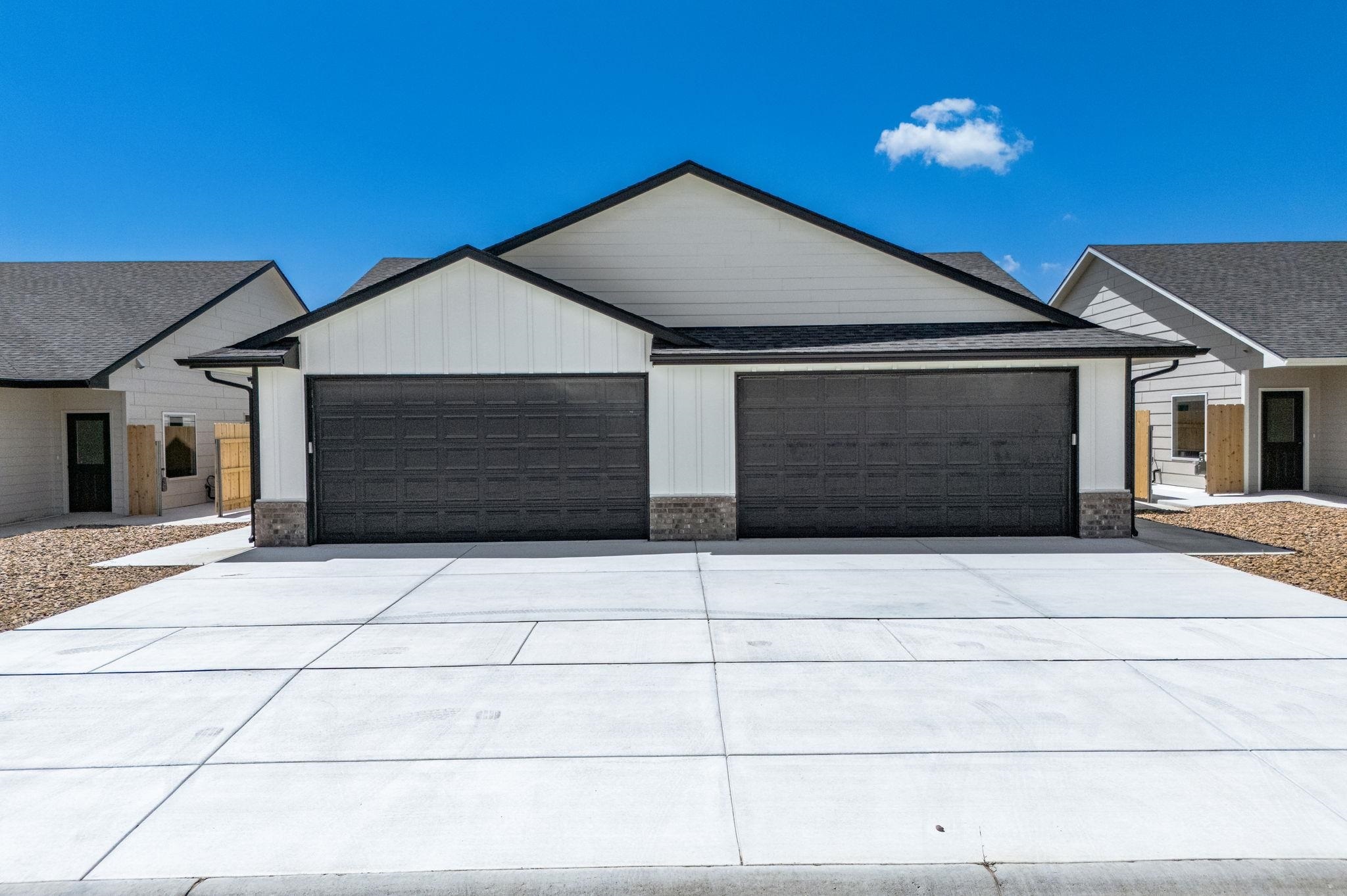 Property Photo:  495 E Harper St  KS 67147-8948 