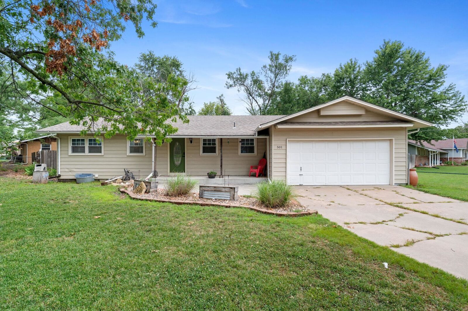 Property Photo: 501 N Cindy St KS 67052