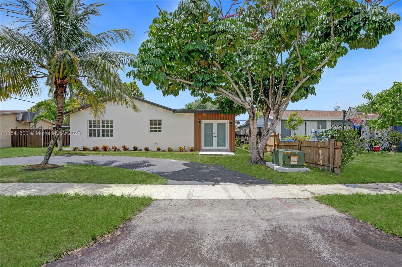Property Photo: 6220 NW 12th Ct FL 33313