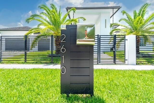 Property Photo:  2610 SW 130th Ave  FL 33175