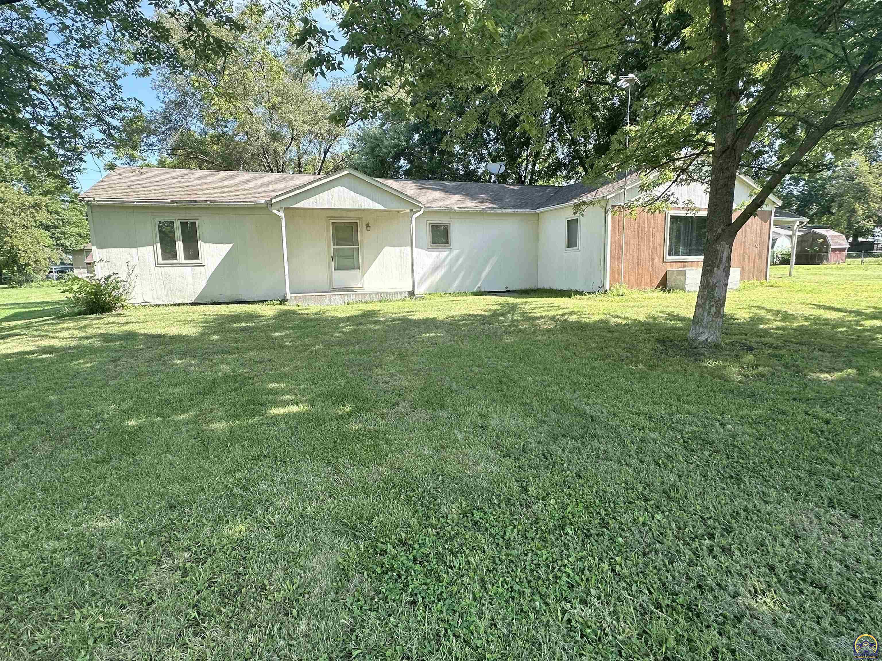 Property Photo:  420 Osborn St  KS 66414 
