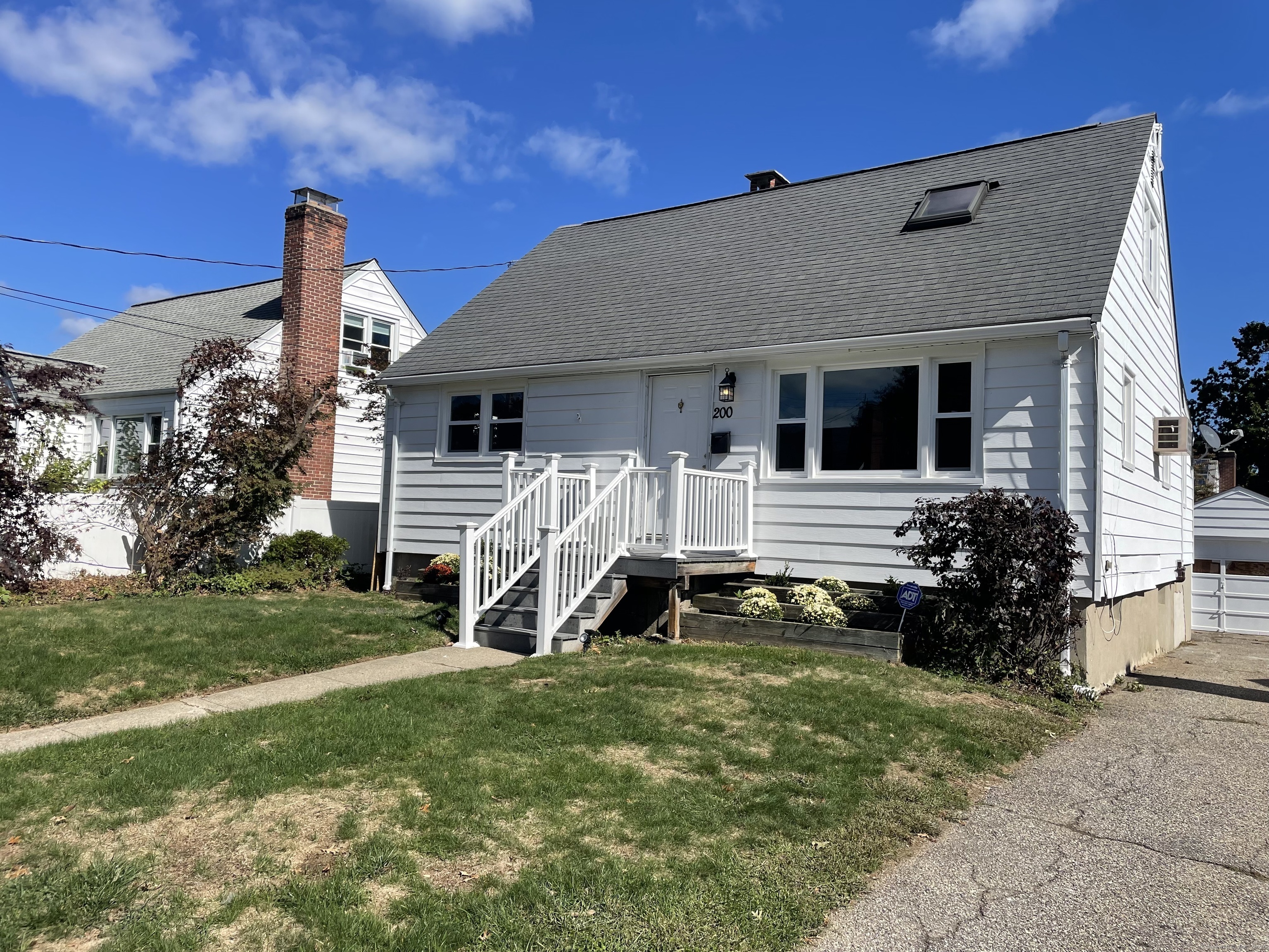 Property Photo: 200 Stratfield Place CT 06606