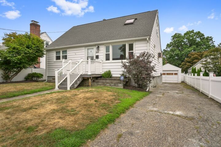 Property Photo: 200 Stratfield Place CT 06606