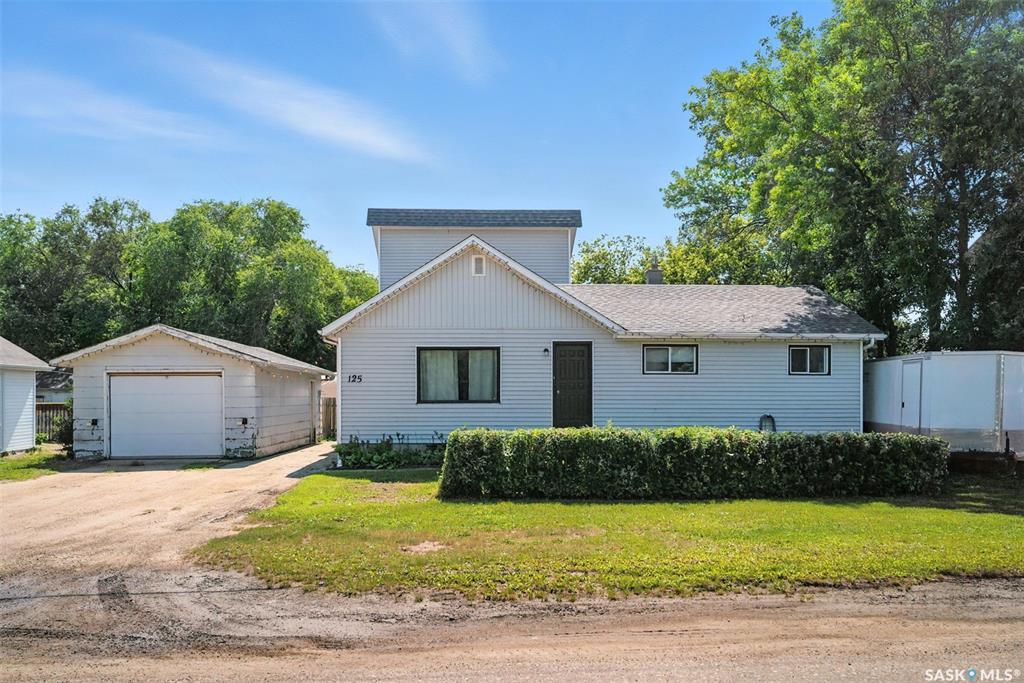 Property Photo:  125 2nd Avenue  SK S0K 3A0 