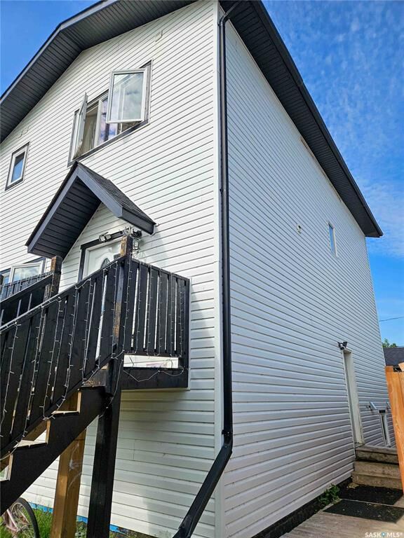Property Photo: 327B 7th Street E SK S0L 2V0