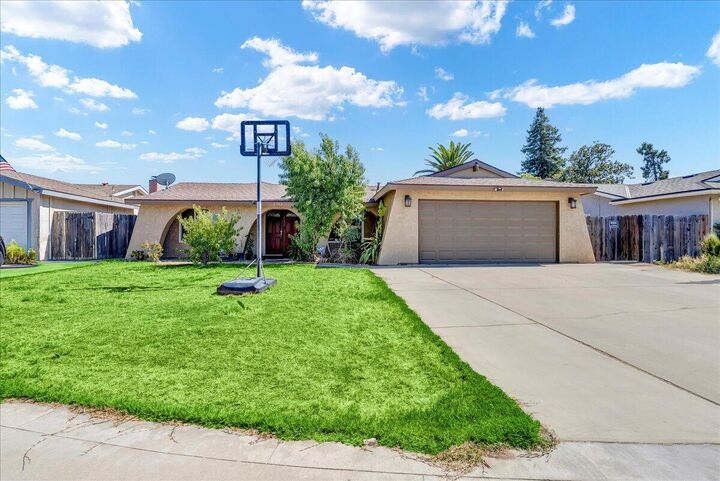 2743 W Sunnyside Avenue  Visalia CA 93277 photo