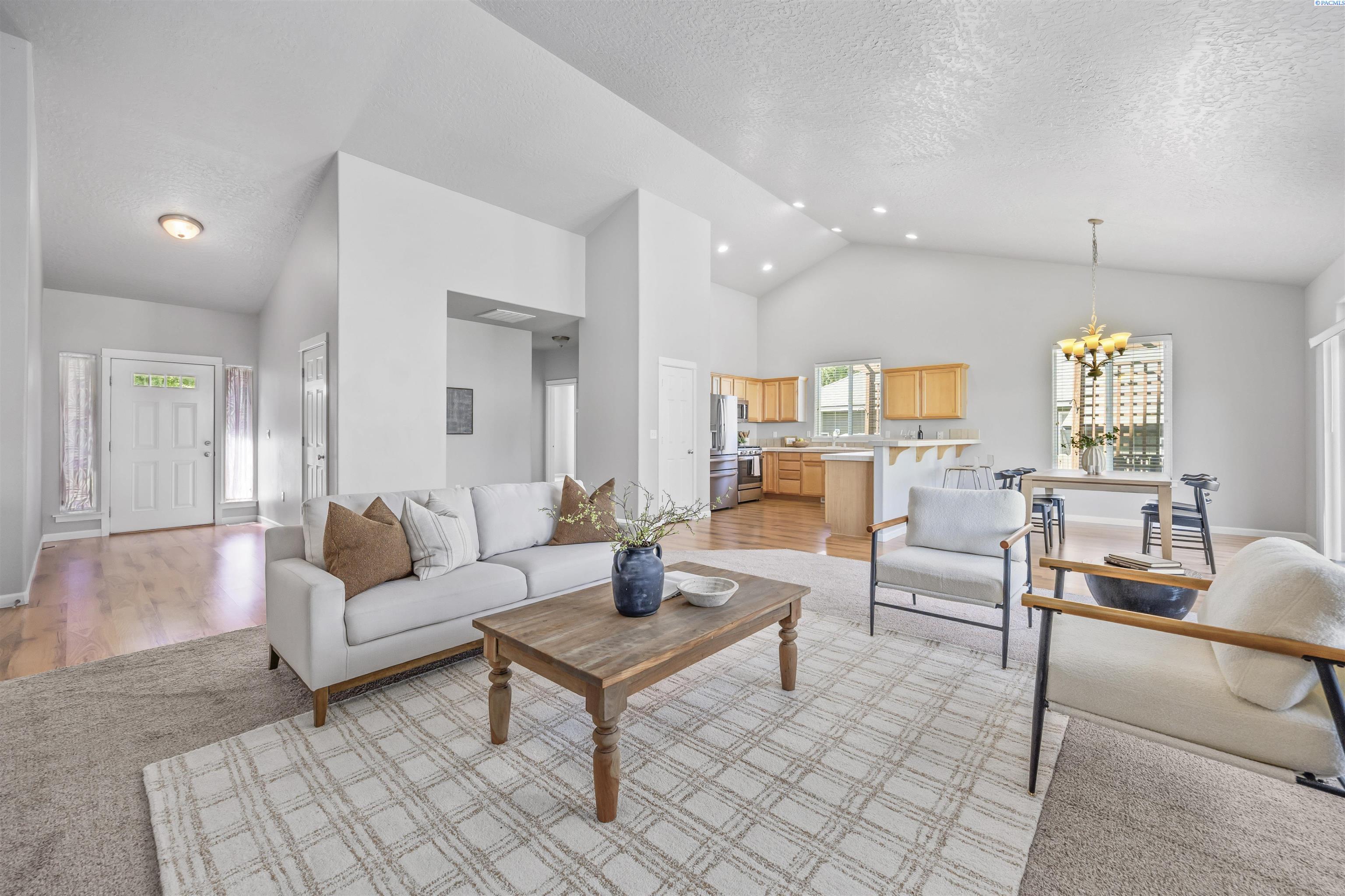 Property Photo:  2015 S Sheppard St  WA 99338 