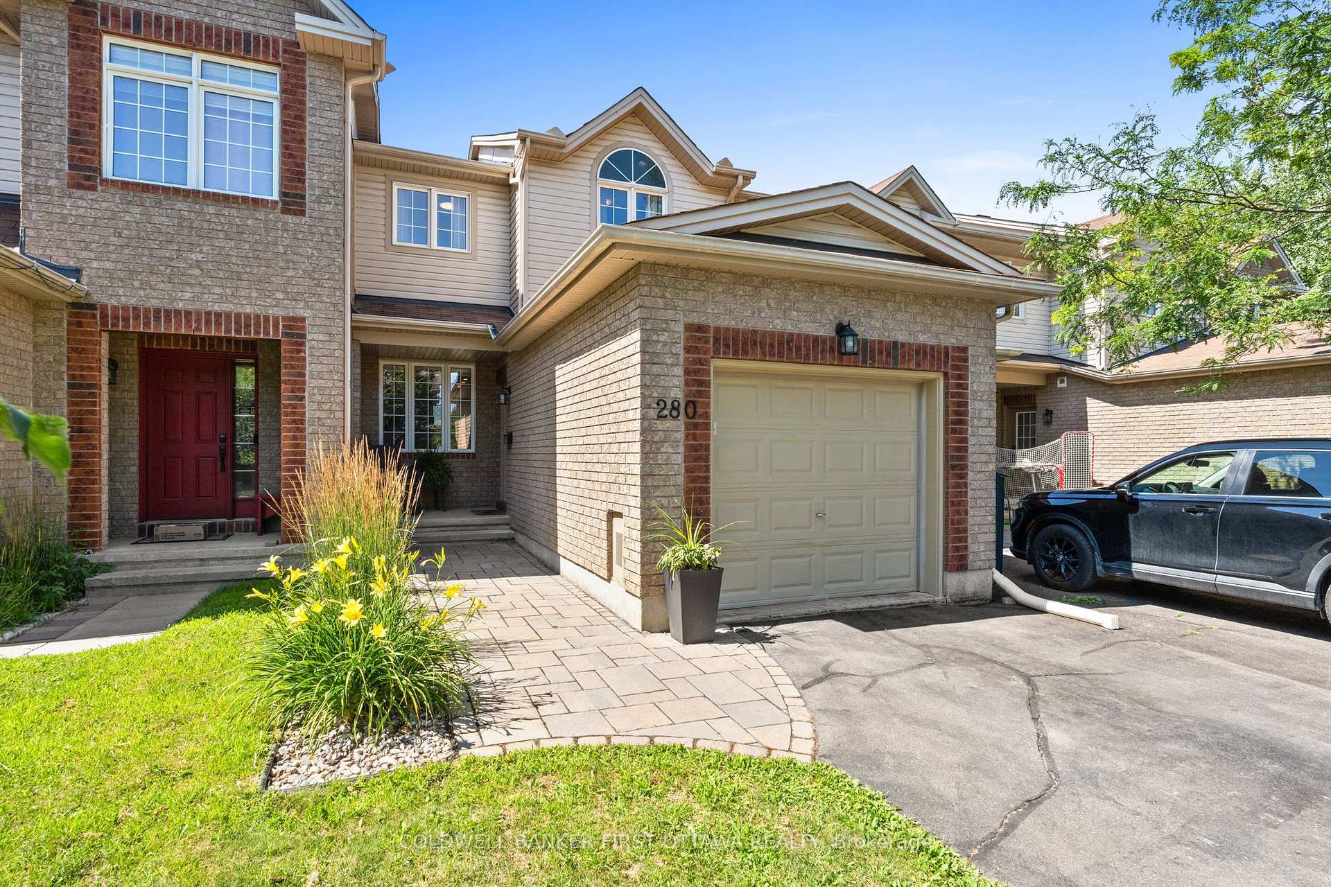 Property Photo: 280 Applecross Crescent ON K2K 0C4