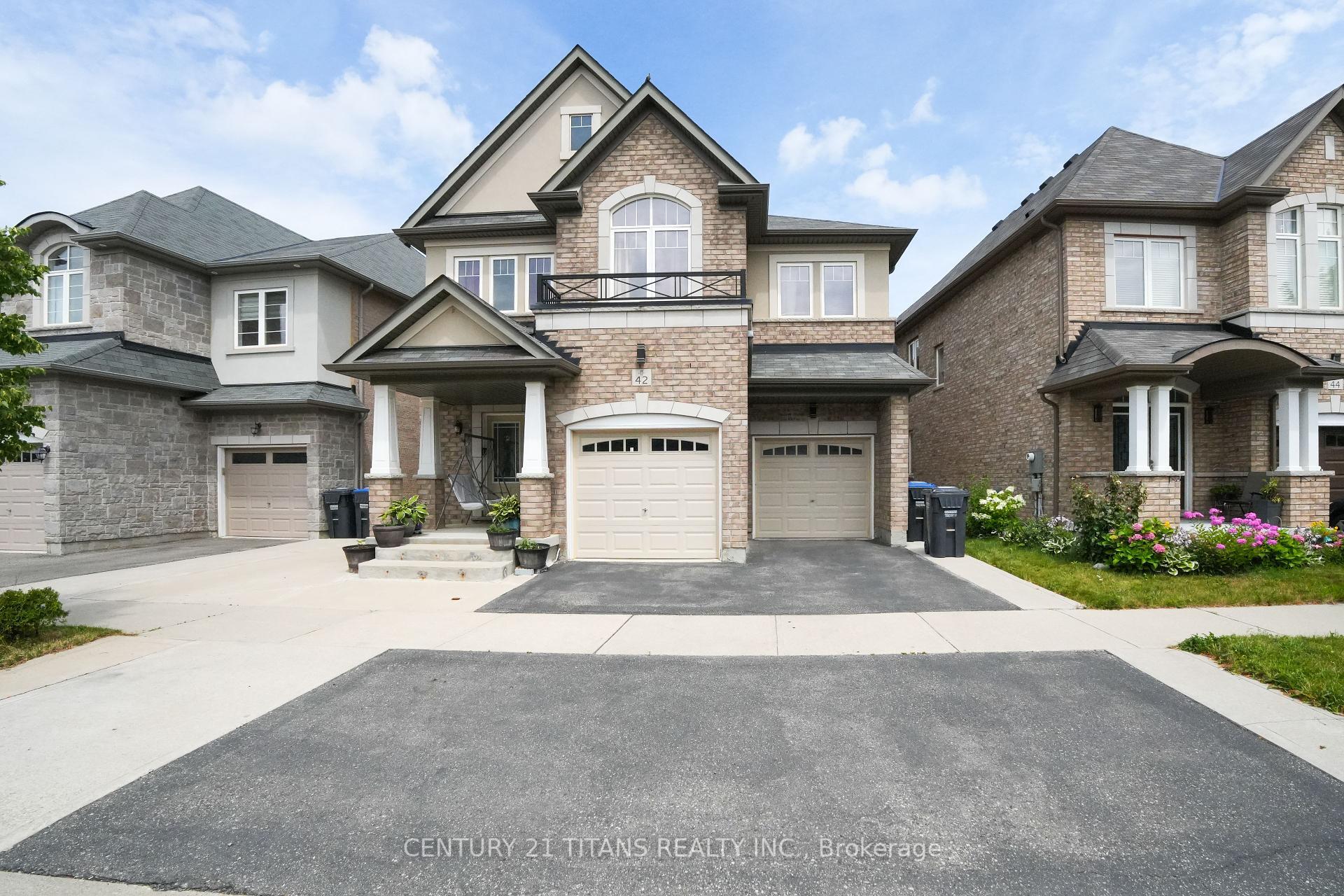 Photo de la propriété: 42 Lola Crescent ON L7A 4J8