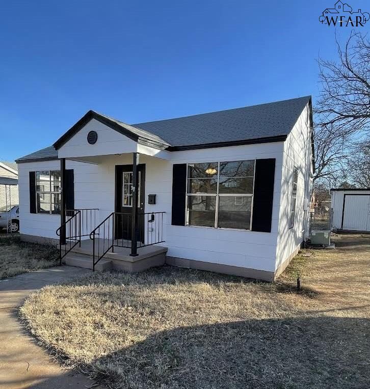 Property Photo: 3005 Kessler Boulevard TX 76309