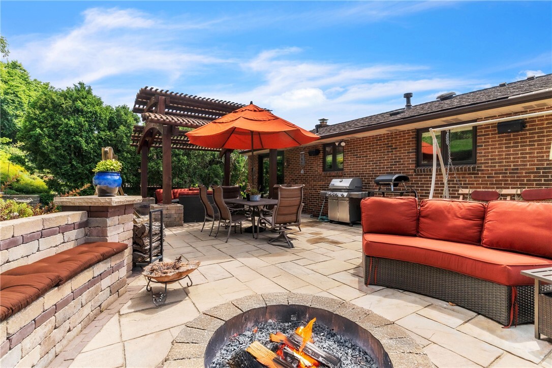 Property Photo: 646 Ray Drive PA 15106