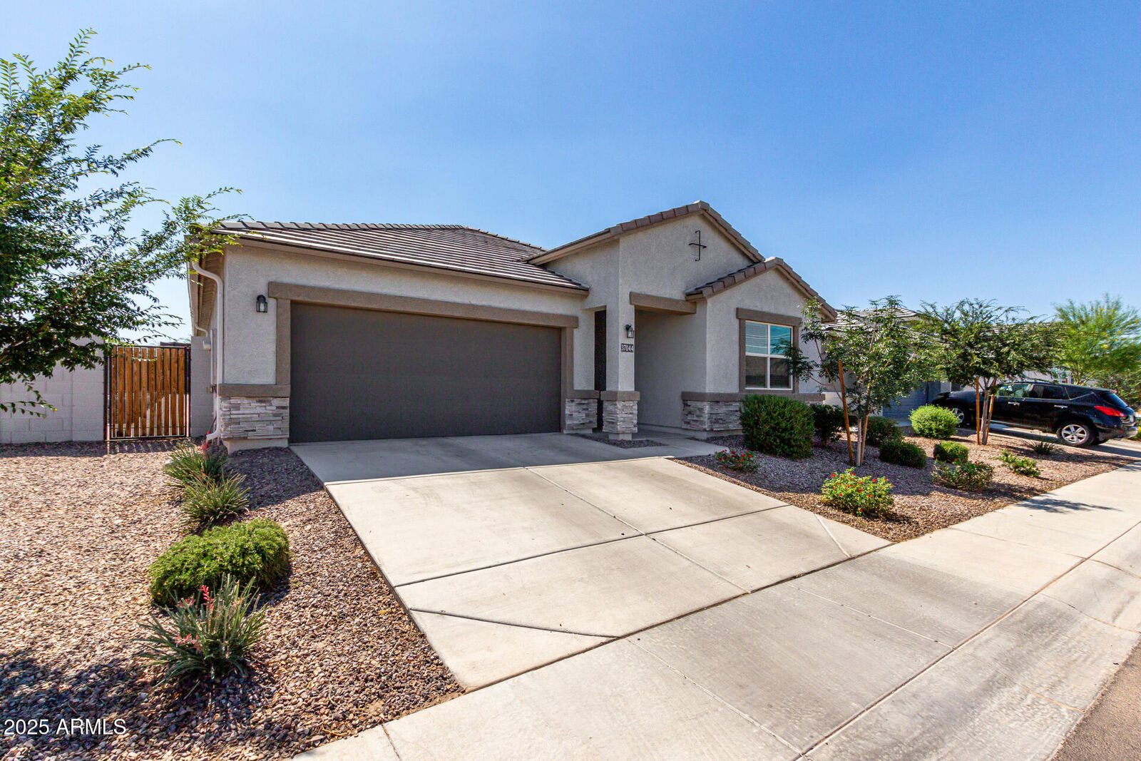 Property Photo: 37044 N Aleutian Drive AZ 85143