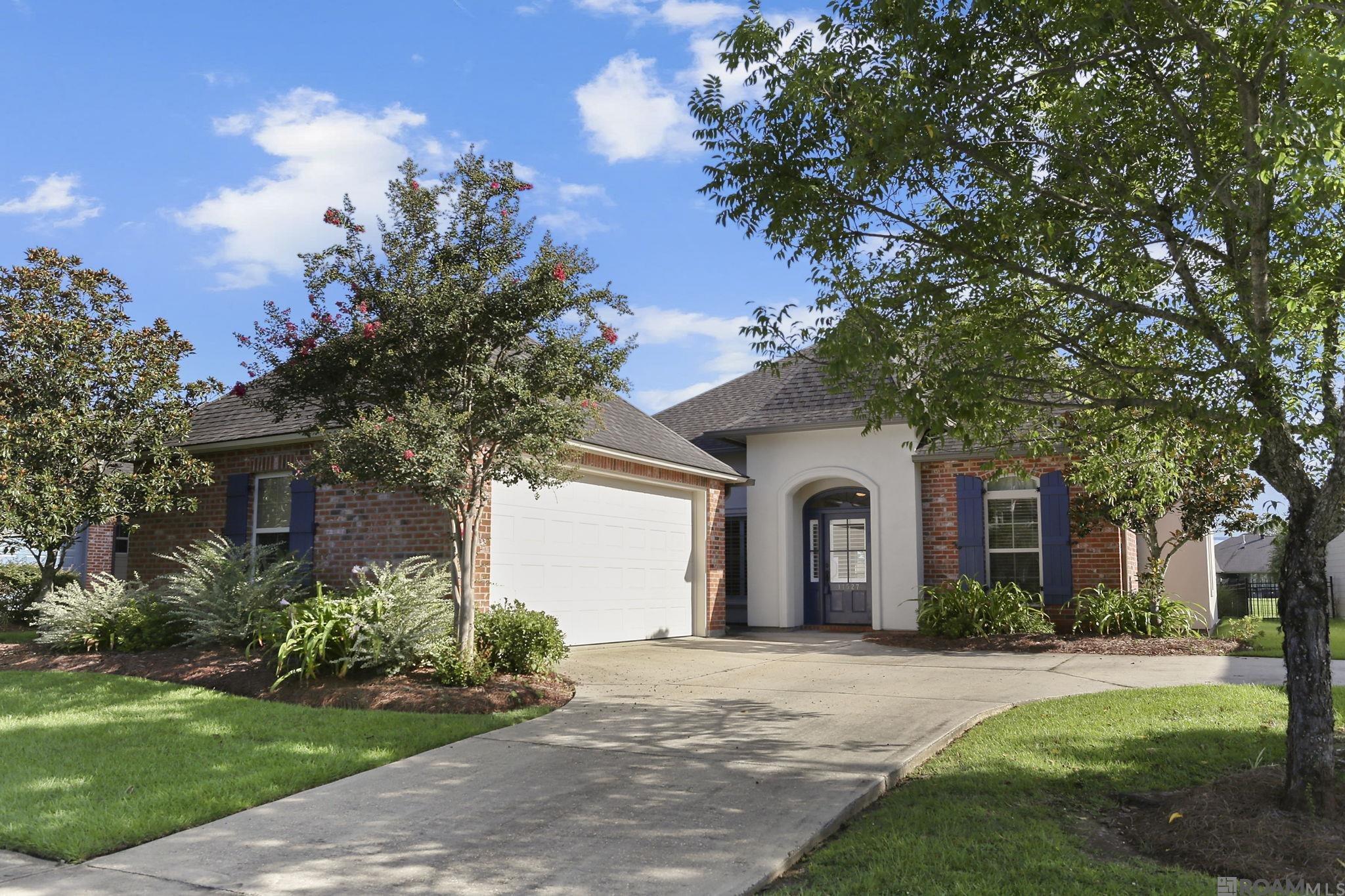 Property Photo: 14527 Lake Town Dr LA 70810