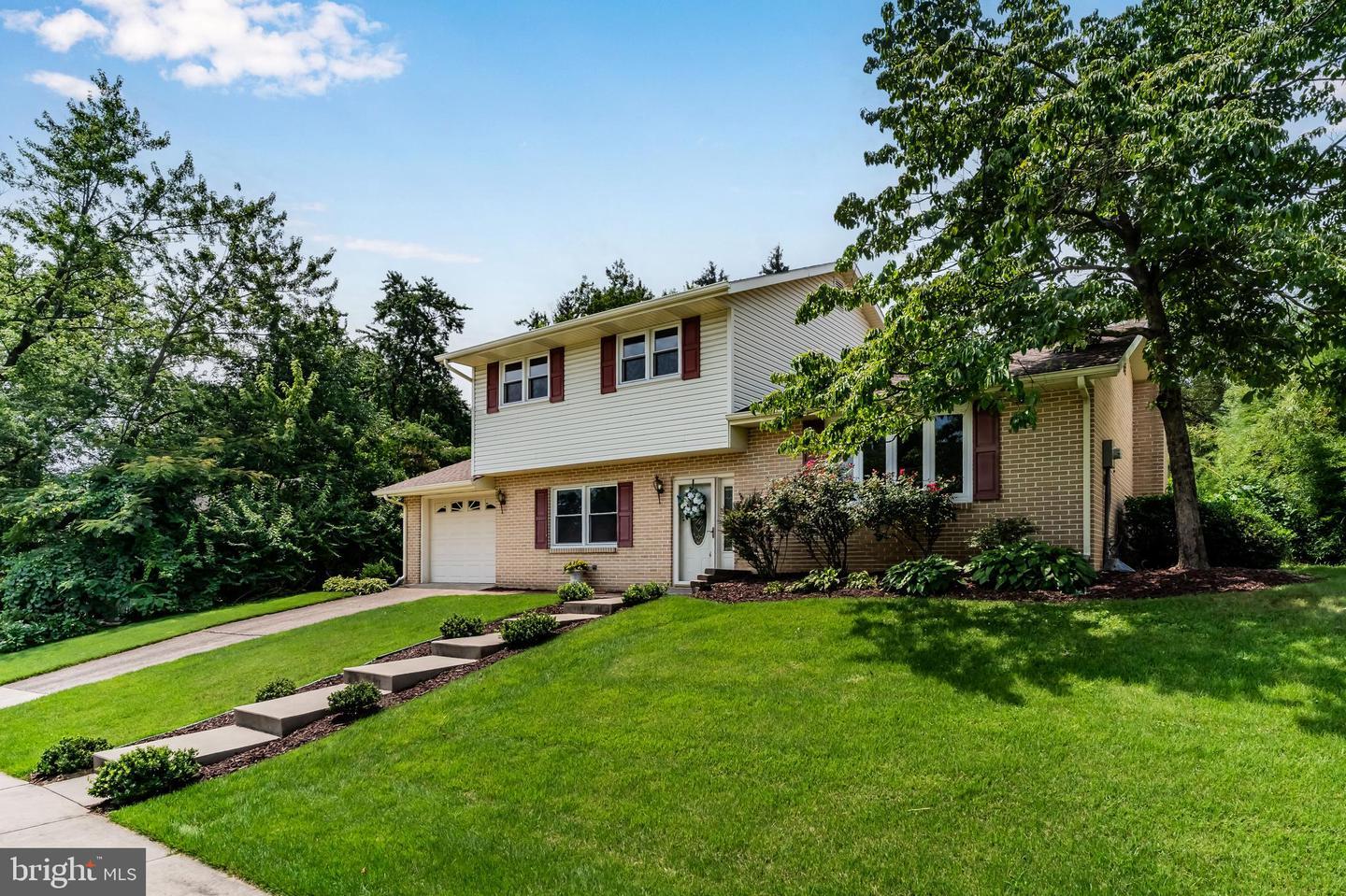 Property Photo: 447 Pawnee Drive PA 17050