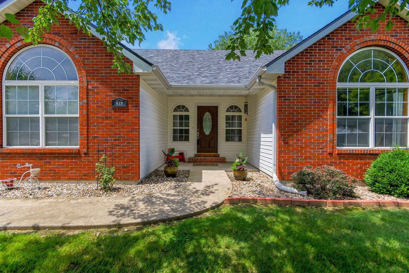 Property Photo:  819 S Central St  MO 65240 