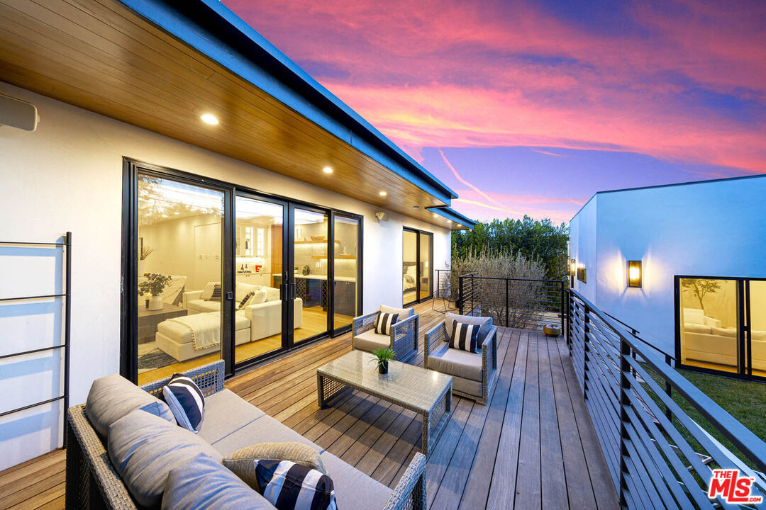 Property Photo:  123 S Kilkea Dr  CA 90048 